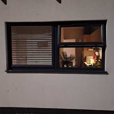 Budget Single Room Only For One Adult - Shared Flat Northolt  외부 사진