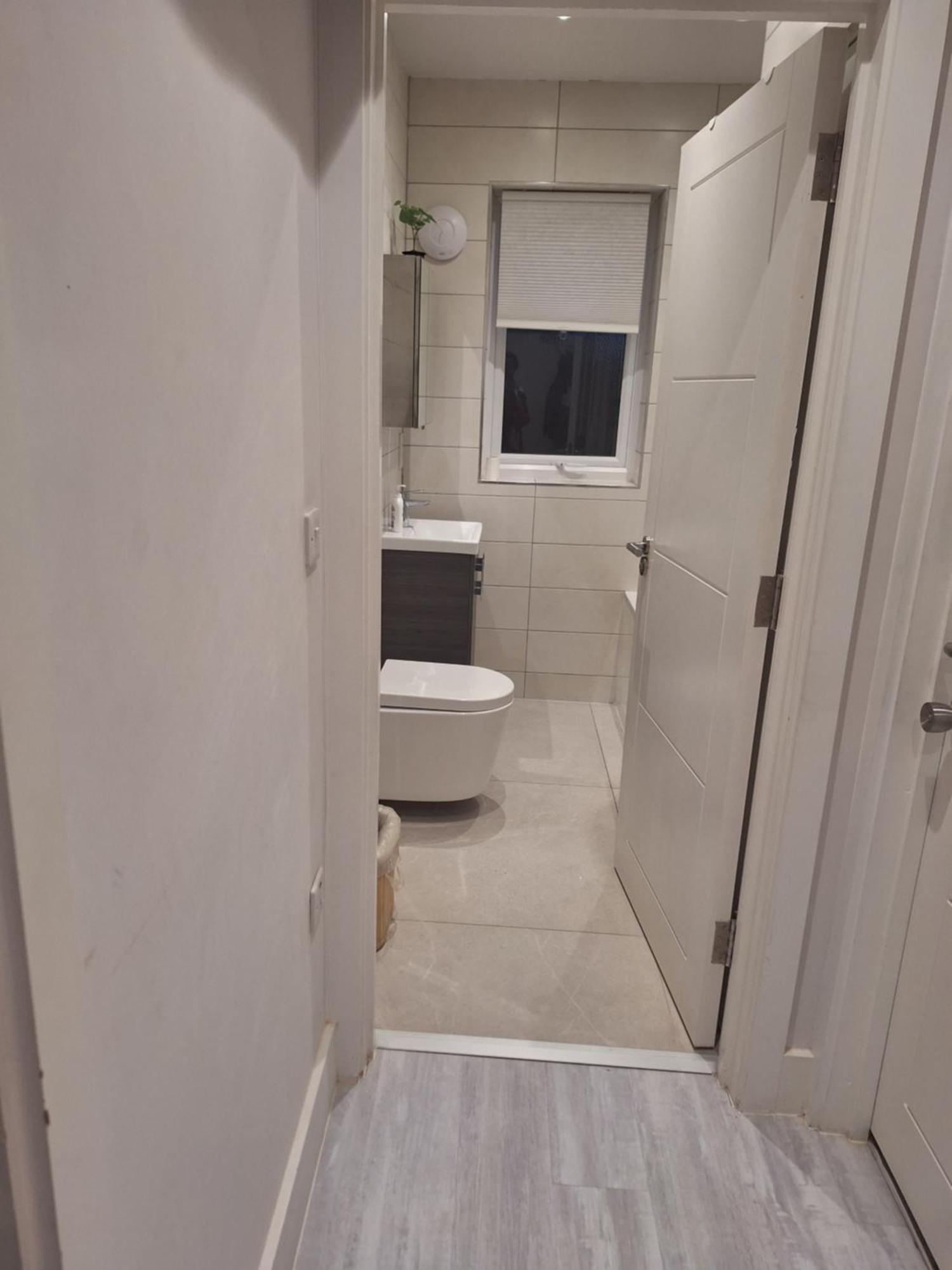 Budget Single Room Only For One Adult - Shared Flat Northolt  외부 사진
